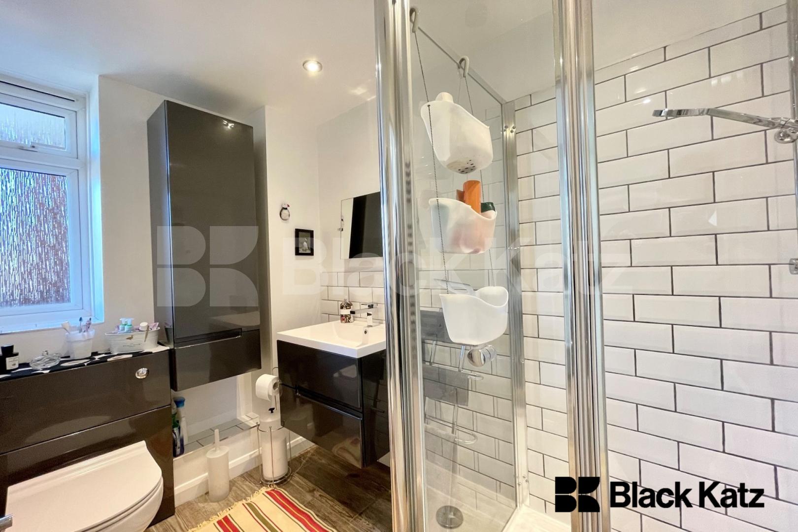 			Under Offer, 3 Bedroom, 1 bath, 1 reception Apartment			 Enid Street, Bermondsey